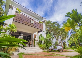 Lobby Entrance at Gallery Villa